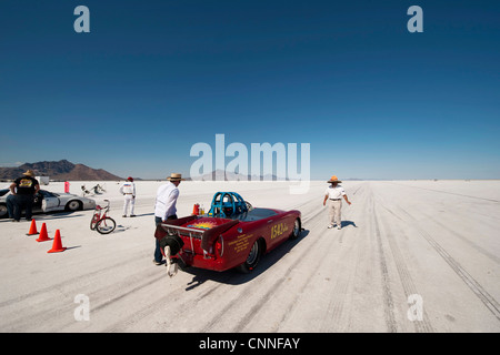 Salzsee von Bonneville speed Woche Retro-Motorrad Rennfahrer in den USA, Hot-Rod auf weißen Salinen Stockfoto