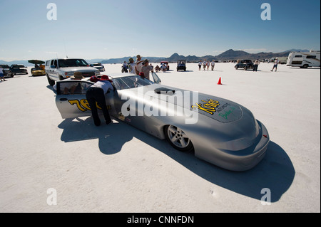 Salzsee von Bonneville speed Woche Retro-Motorrad Rennfahrer in den USA, Hot-Rod auf weißen Salinen Stockfoto