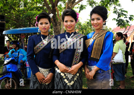 Tradional Kostüm getragen an die Bun Bang Fai-Festival in Sakon Nakhon am 17.04.2012 Stockfoto