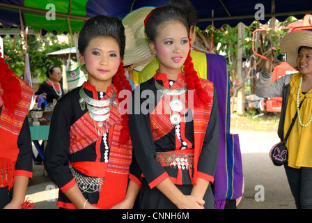 Tradional Kostüm getragen an die Bun Bang Fai-Festival in Sakon Nakhon am 17.04.2012 Stockfoto