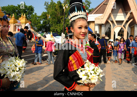 Tracht auf Bun Bang Fai Festival am 04.07.2012 bei Sakon Nakhon Thailand getragen Stockfoto