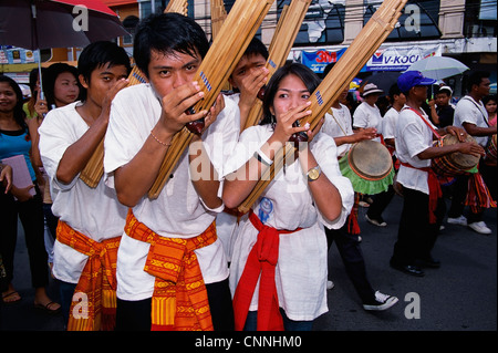 Thailand, bands Volksmusik Parade während der buddhistischen Fastenzeit feiern in Ubon Ratchathani, Nordost-Thailand. Stockfoto