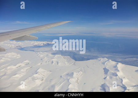 Luftbild der Küste von Spitzbergen aus Fenster Jet Passagierflugzeuge, Spitzbergen, Arktis Norwegen, Europa Stockfoto