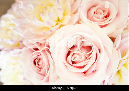 Trauringe und Bouquet, Ontario, Kanada Stockfoto