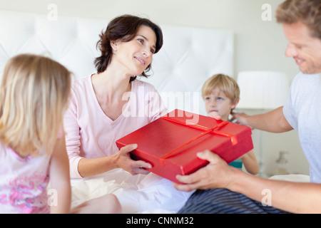 Mann Frau im Bett Stockfoto