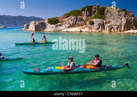 Menschen und Kajak. Simena. Die Provinz Antalya. Mittelmeerküste. Turkei. Stockfoto