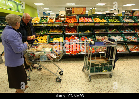 TESCO-SUPERMARKT IN BALDOCK HERTFORDSHIRE. Stockfoto