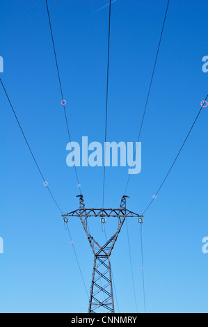 Hydro-Tower gegen blauen Himmel Stockfoto