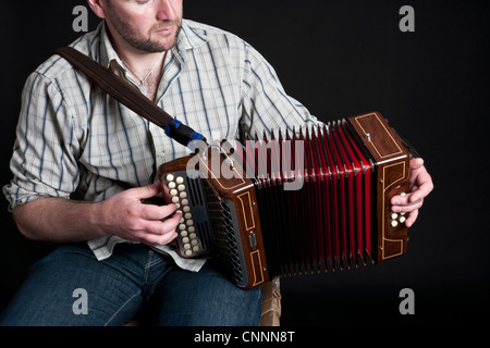 Zwei Rudern Knopfakkordeon verwendet in der irischen traditionellen Musik Stockfoto