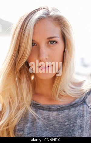 Frau am Strand, Palos Verdes, Kalifornien, USA Stockfoto