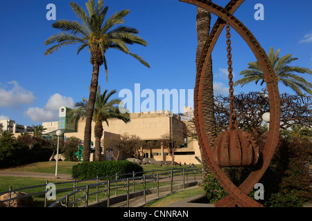 Ohne betitelte Skulptur von Gedalia Suchowolski (Sucho) 1971 an der Universität Tel Aviv im Viertel Ramat Aviv im Norden Tel Avivs Israels Stockfoto