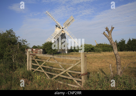 19. Jahrhundert Turm Mühle, Thelnetham Windmühle, Thelnetham, Little Ouse Valley, Suffolk, England, Juni Stockfoto