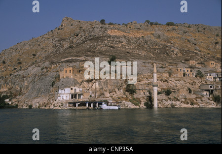 Savasan Dorfhaus am Fluss Euphrat, von Birecik Damm, Süd-Ost Türkei überflutet Stockfoto