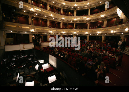 Ballett Schwanensee von Pjotr Tschaikowski im Nationaltheater in Belgrad, Serbien. Stockfoto