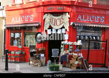 Alices Antiquitäten, Portobello Road, Notting Hill, London. Stockfoto