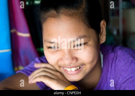 Mädchen in Thong pha Phum thailand Stockfoto