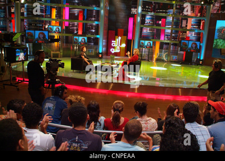 Hala Sarhan, populäre Ägyptische Talk Show host Der "Hala Show', Hosts berühmte Ägyptische Schauspielerin Libliba auf der Rotana Netzwerk. Stockfoto