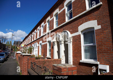 Reihe von Reihenhäusern in einem Schüler-Wohngebiet von Belfast Nordirland Vereinigtes Königreich Stockfoto