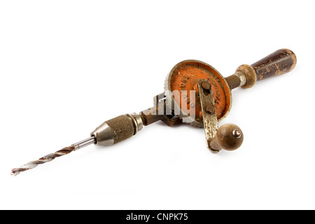 Alte rostige Handbohrer über weiß Stockfoto