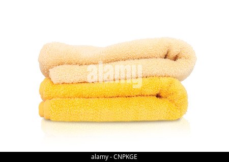Stapel von zwei Handtücher auf weißem Hintergrund Stockfoto