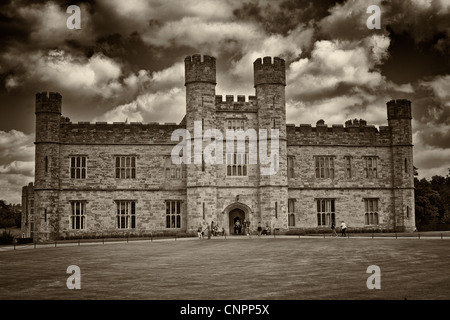 [Leeds Castle] Burg Rasen Fallgatter Stockfoto