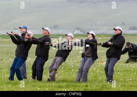 Display-Team fliegt Lenkdrachen bei einem Kite Festival in hat, Wiltshire Stockfoto