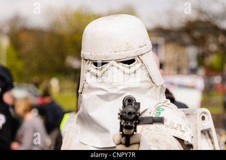 Star Wars-Fan, gekleidet wie ein Snowtrooper Stockfoto