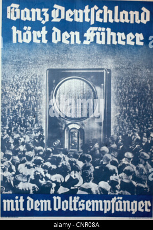 Eine Sammlung von Propagandaplakaten aus dem Zweiten Weltkrieg, einschließlich Entwürfen von 1939 bis 1945, zielte darauf ab, die Kriegsanstrengungen zu unterstützen. Diese Plakate wurden geschaffen, um die Moral zu stärken, die Einberufung zu fördern, Kriegsanleihen zu fördern und Patriotismus zu verbreiten, wobei der Fokus sowohl auf die Alliierten als auch auf die Achsenmächte während des Konflikts gelegt wurde. Stockfoto