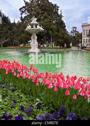 Brunnen in den Dolmabahce Palast, Istanbul, Türkei Stockfoto