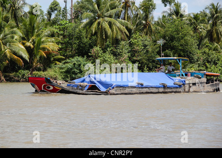 Lastkahn mit Ladung im Mekong Delta, Vietnam Stockfoto