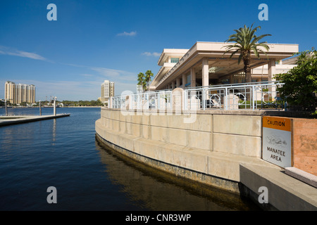 Vorsicht Zeichen Manatee Bereich. Vor Stadt Tampa Convention Center Waterfront Hillsborough River, Tampa Bay Area Florida USA Stockfoto