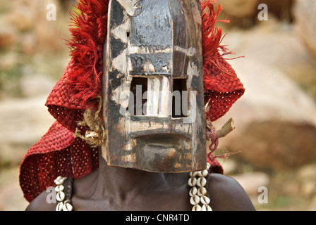 Ein Porträt von maskierten Tänzer in Dogon County, Mali. Stockfoto