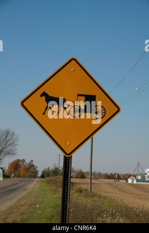 Pferd & Buggy Zeichen, lokale Amish Siedlung, Clare County Michigan USA Stockfoto