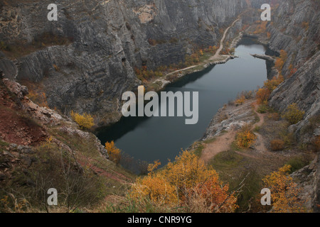 Velka Amerika oder großen Amerika. Verlassene Kalksteinbruch in der Nähe von Morina Dorf in Mittelböhmen, Tschechien. Stockfoto