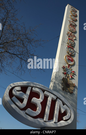 Eingang in die Uralmasch-Fabrik in Jekaterinburg, Russland. Stockfoto