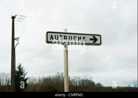 Straßenschild, Weg zum Autruche, Frankreich Stockfoto