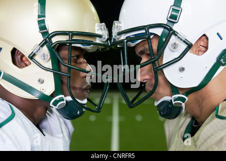 Gegnerischen Fußballer aus Stockfoto