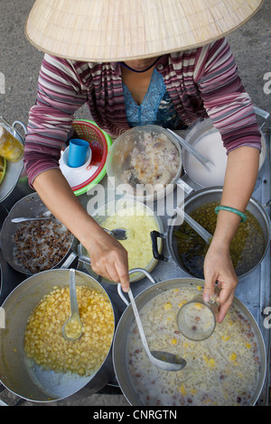 Straßenhändler mit Essen Stockfoto