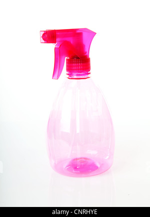 Rosa Kunststoff Wasser Pflanze Sprüher auf weißem Hintergrund Stockfoto