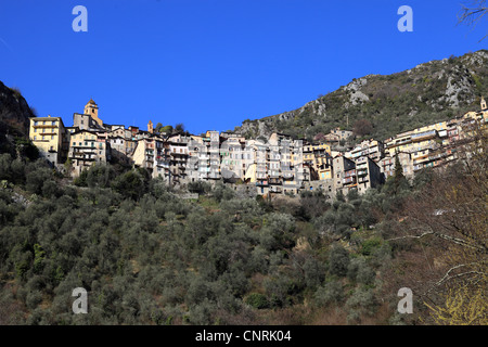 Das hochgelegene Dorf Saorge in das Roya-Tal in den Mercantour Nationalpark Stockfoto