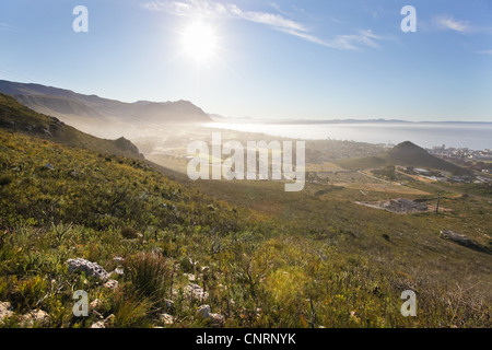 Landschaft von Hermanus, Südafrika in den frühen Morgenstunden entnommen Fernkloof Nature Reserve Stockfoto