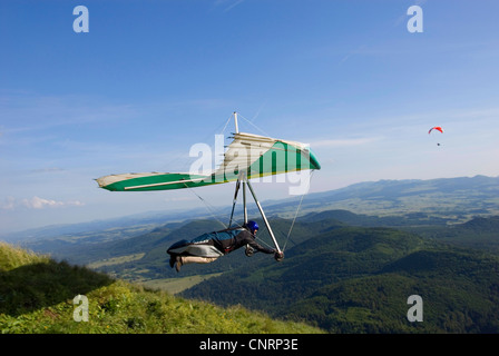 am Puy de Dome und Blick auf die vulkanische Landschaft Chaine des Puys, Frankreich, Auvergne Stockfoto