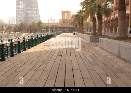 Szene der Promenade entlang Golf Road Kuwait City aufgenommen. Stockfoto