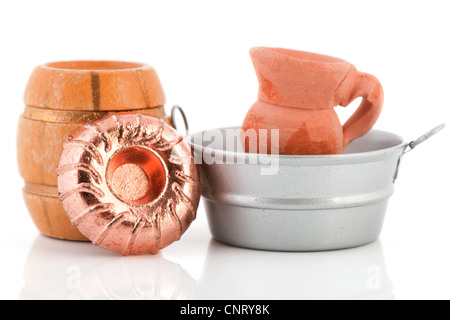 Alten Küchenutensil mit Bäckerei Form Glas und Lauf Stockfoto