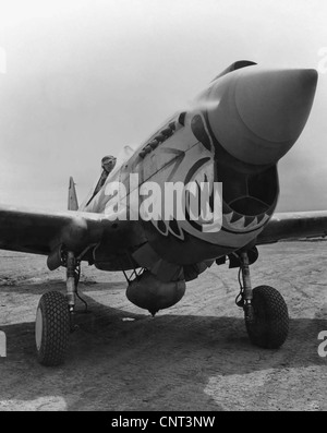 Vintage Weltkrieg zwei Bild einer p-40 Warhawk-Ebene mit einem Flying Tigers-Lackierung. Stockfoto