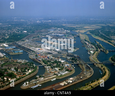 inländischen Hafen mit Öltanks und Kohle Depot, Duisburg, Ruhrgebiet, Nordrhein-Westfalen, Deutschland Stockfoto