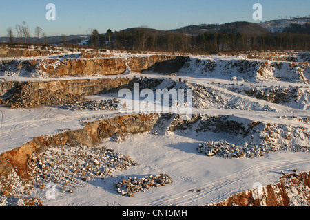 Kalksteinbruch im Winter, Deutschland, Ruhrgebiet, Hagen Stockfoto