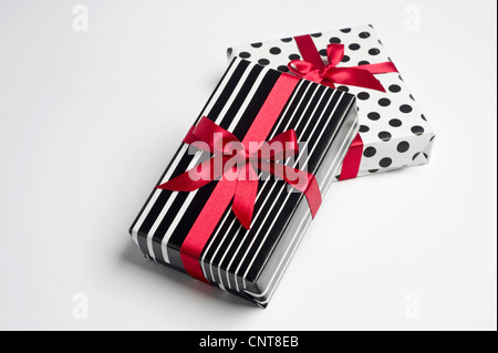 Festlich verpackte Geschenke Stockfoto