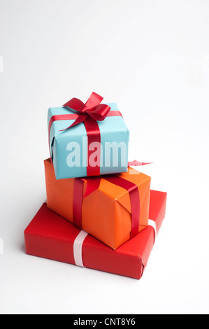Festlich verpackte Geschenke Stockfoto