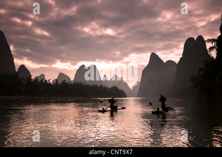 China, Reflexion, im Freien, Reiseziele, Fotografie, Tag, Berg, Berg, Natur, nicht-städtisches Motiv, lokaler Grenzstein, li-Fluss Stockfoto